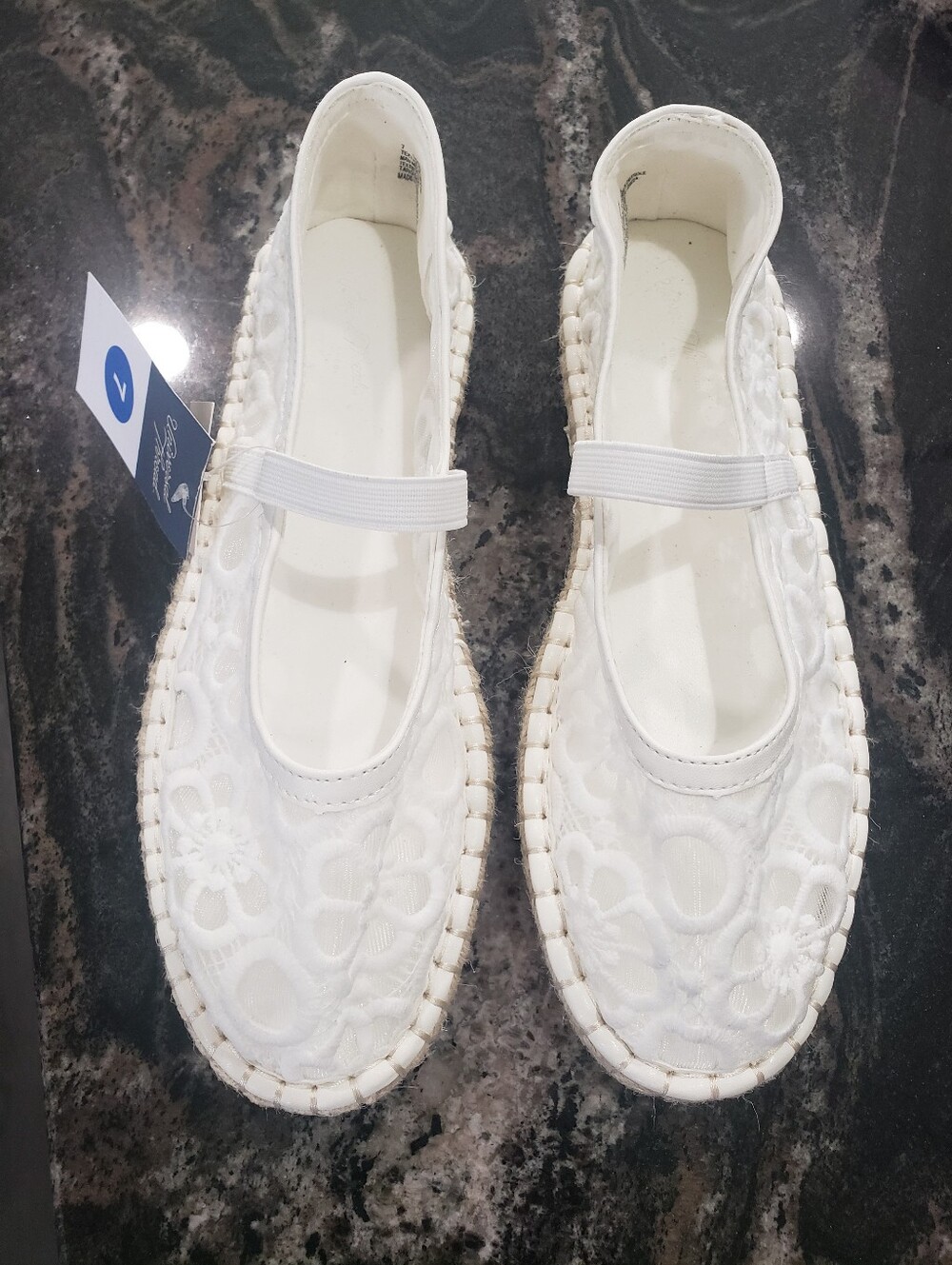 Universal Thread White Floral Lace Mary Jane Flats